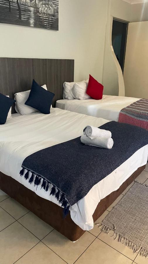 Host Hub Guest House Kempton Park Bagian luar foto