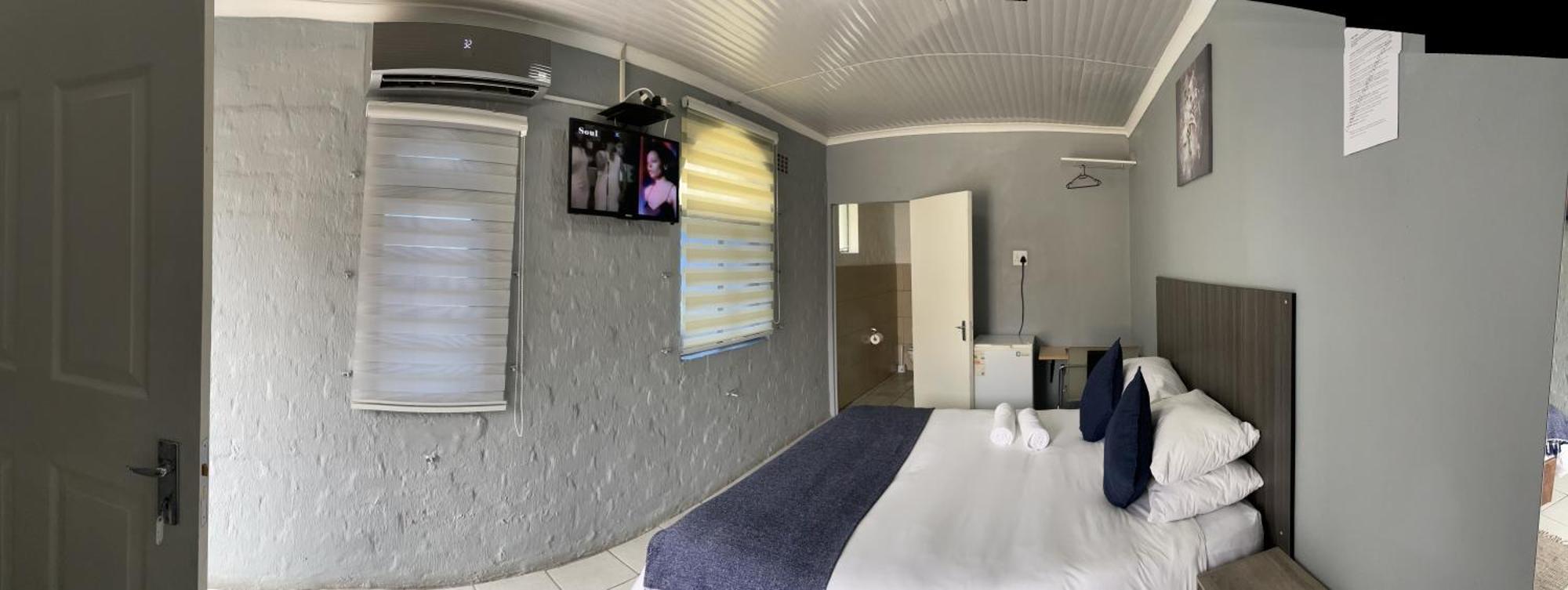Host Hub Guest House Kempton Park Bagian luar foto